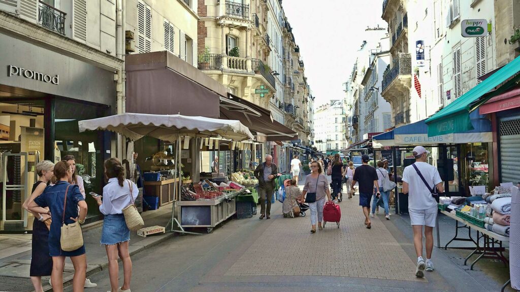 Commerçants rue de Lévis Paris 17e
